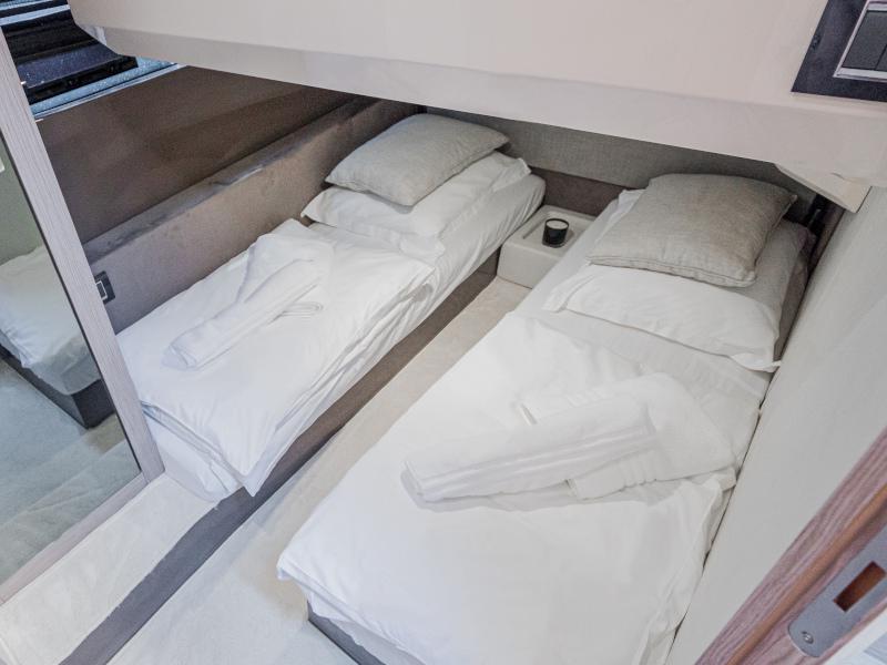 Book yachts online - motorboat - Sessa Fly 42 - Jupika II - rent