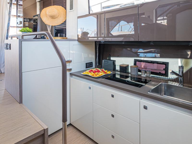 Book yachts online - motorboat - Sessa Fly 42 - Jupika II - rent