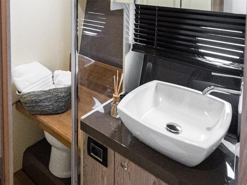 Book yachts online - motorboat - Sessa Fly 42 - Jupika II - rent