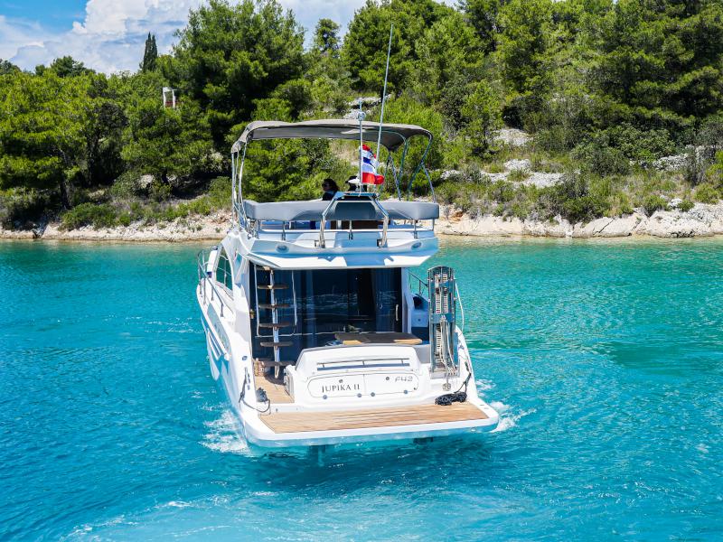 Book yachts online - motorboat - Sessa Fly 42 - Jupika II - rent