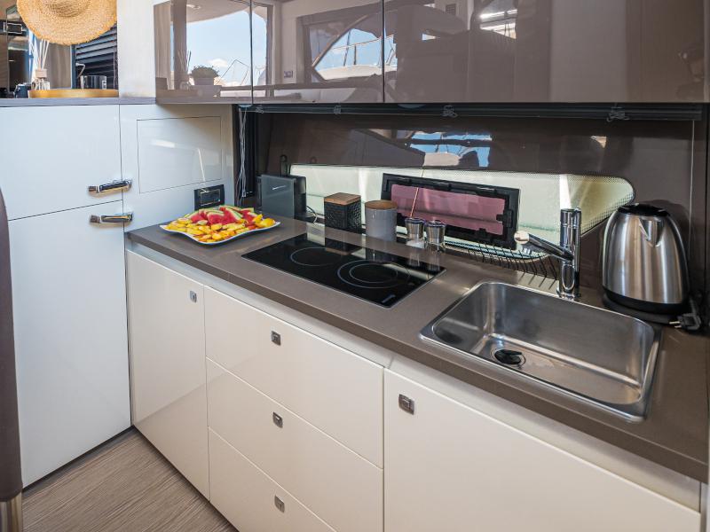 Book yachts online - motorboat - Sessa Fly 42 - Jupika II - rent