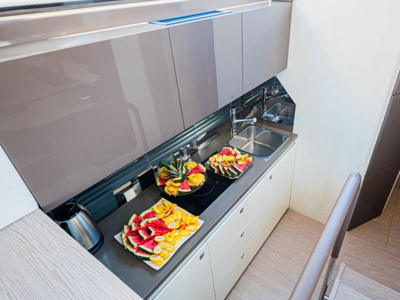 Book yachts online - motorboat - Sessa Fly 42 - Jupika II - rent