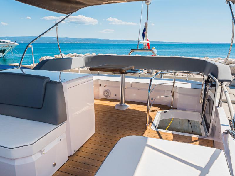 Book yachts online - motorboat - Sessa Fly 42 - Jupika II - rent