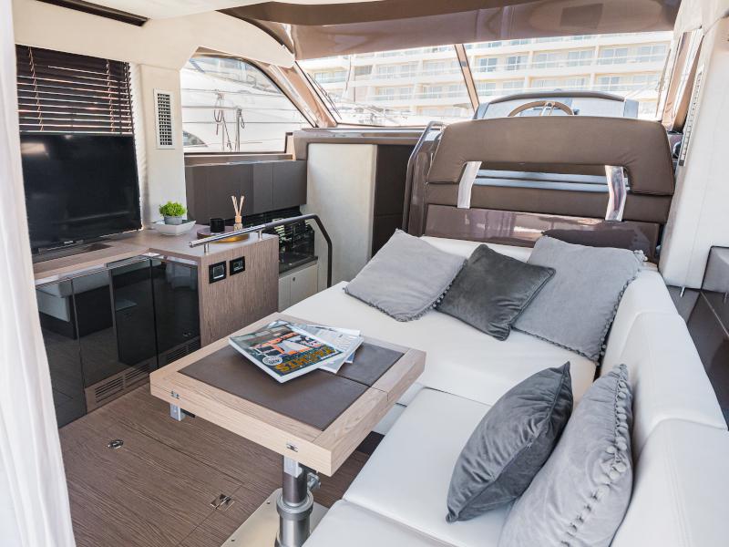 Book yachts online - motorboat - Sessa Fly 42 - Jupika II - rent