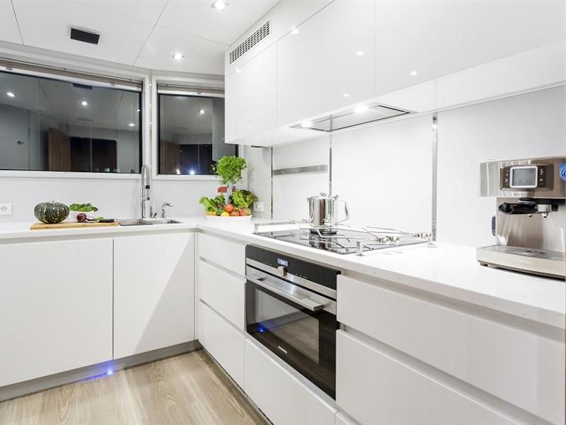 Book yachts online - motorboat - Timeless 78 - Super Yacht - rent