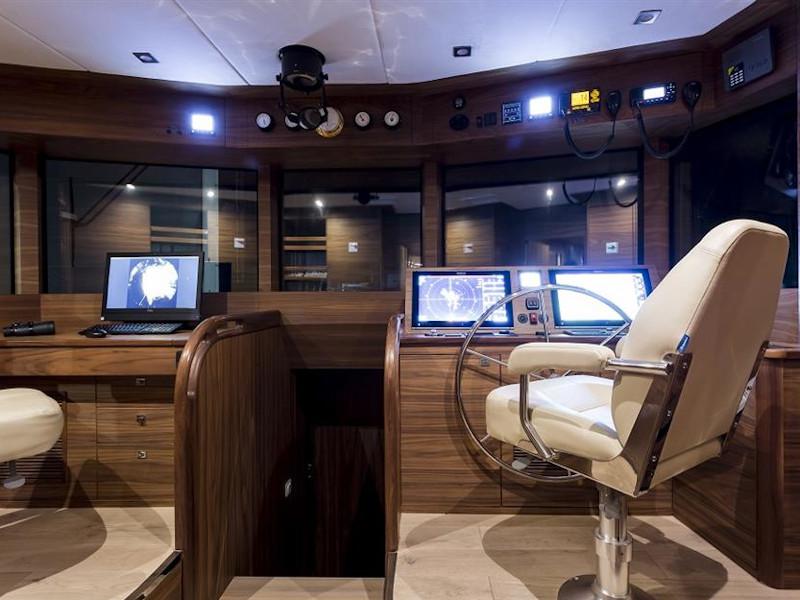 Book yachts online - motorboat - Timeless 78 - Super Yacht - rent