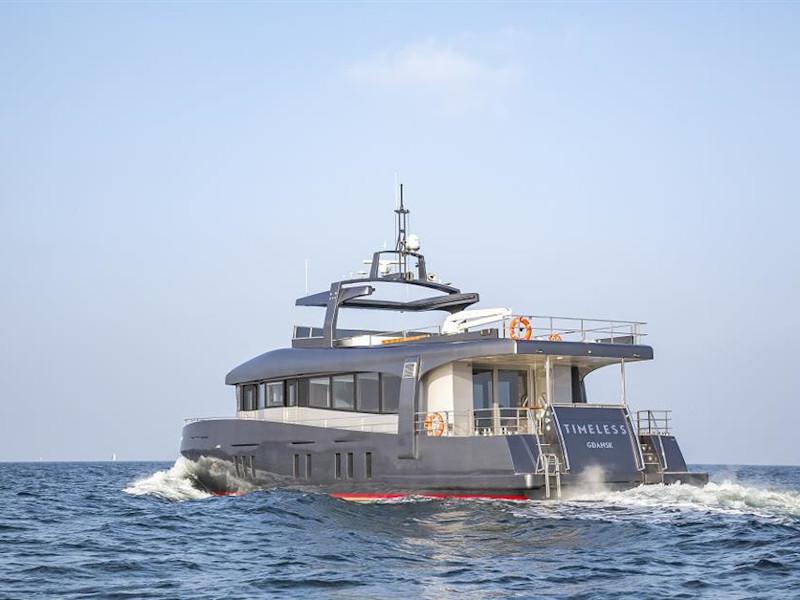 Book yachts online - motorboat - Timeless 78 - Super Yacht - rent