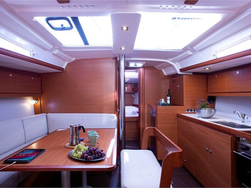 Book yachts online - sailboat - Dufour 430 - Victoria - rent