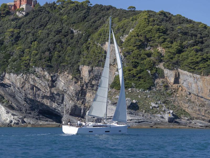 Book yachts online - sailboat - Dufour 430 - Victoria - rent