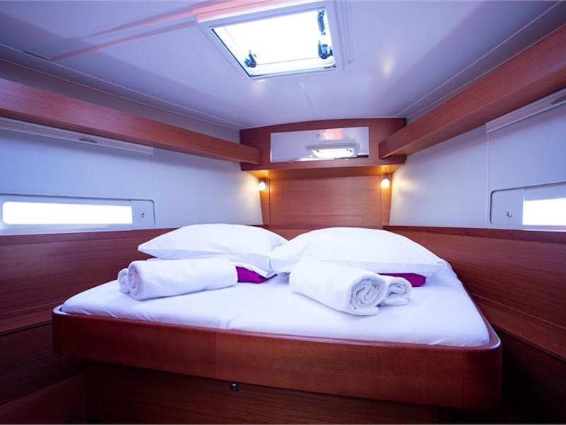 Book yachts online - sailboat - Dufour 430 - Victoria - rent