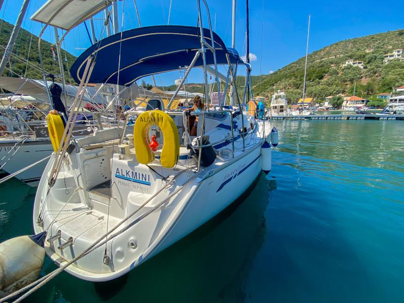 Book yachts online - sailboat - Bavaria 37 Cruiser - Alkmini - rent