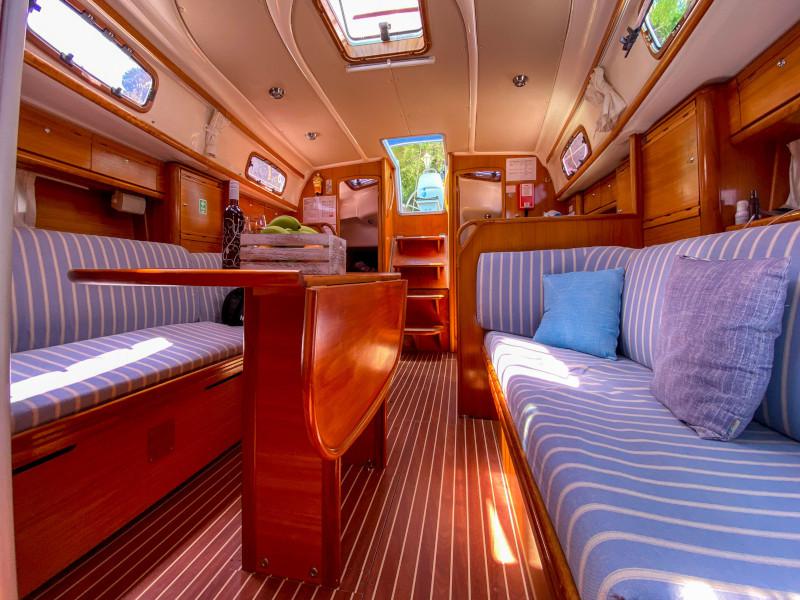 Book yachts online - sailboat - Bavaria 37 Cruiser - Alkmini - rent