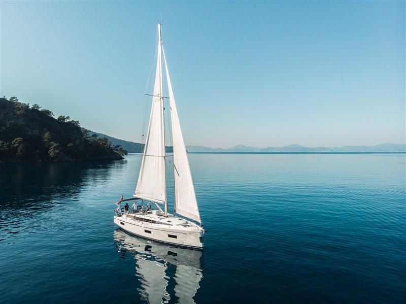 Book yachts online - sailboat - Bavaria C42 - NOMAD - rent