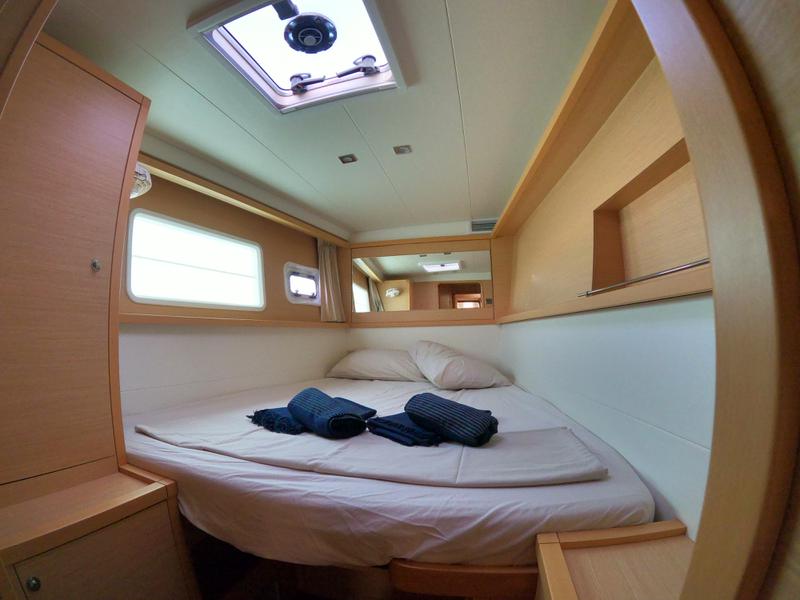 Book yachts online - catamaran - Lagoon 450  Flybridge - Zia Nella - rent