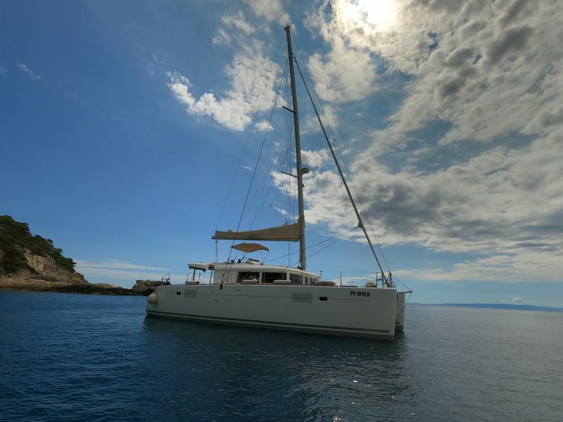 Book yachts online - catamaran - Lagoon 450  Flybridge - Zia Nella - rent