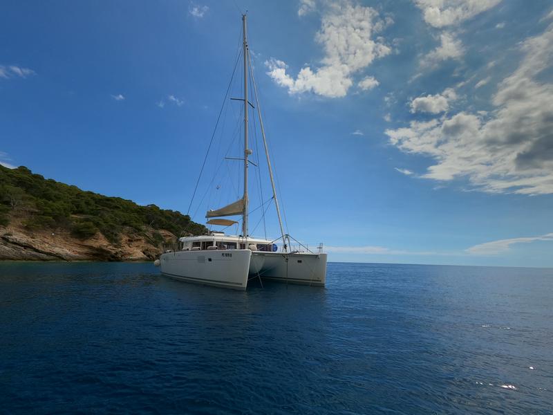 Book yachts online - catamaran - Lagoon 450  Flybridge - Zia Nella - rent