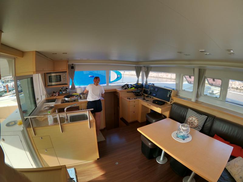 Book yachts online - catamaran - Lagoon 450  Flybridge - Zia Nella - rent