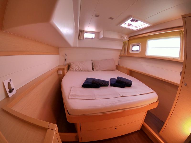 Book yachts online - catamaran - Lagoon 450  Flybridge - Zia Nella - rent