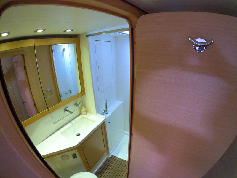 Book yachts online - catamaran - Lagoon 450  Flybridge - Zia Nella - rent