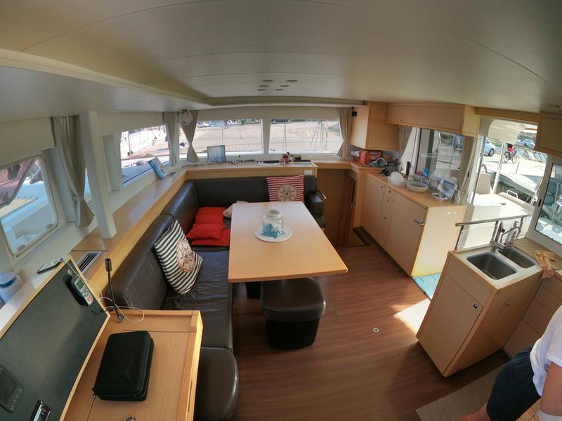 Book yachts online - catamaran - Lagoon 450  Flybridge - Zia Nella - rent