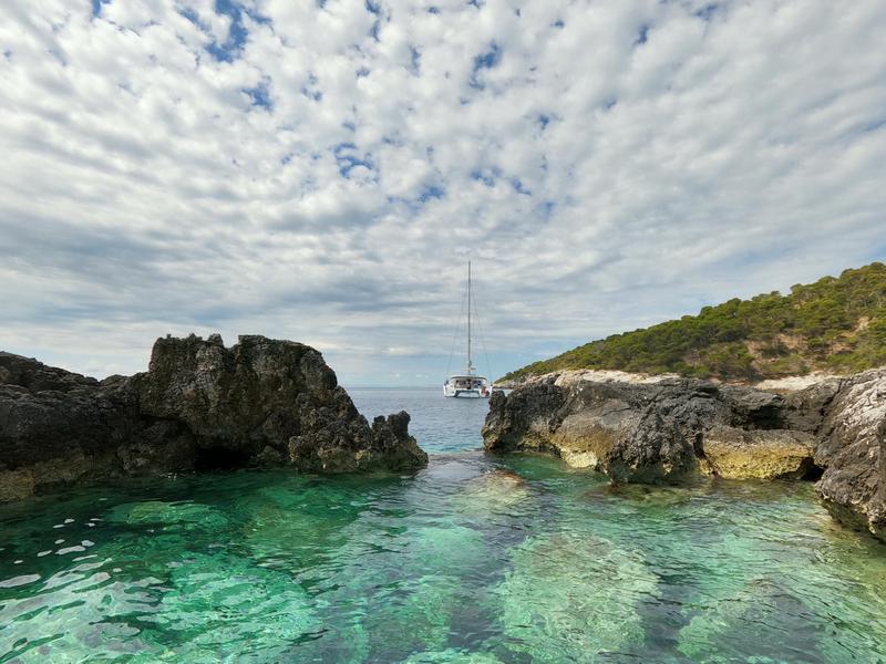 Book yachts online - catamaran - Lagoon 450  Flybridge - Zia Nella - rent