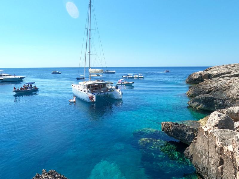 Book yachts online - catamaran - Lagoon 450  Flybridge - Zia Nella - rent