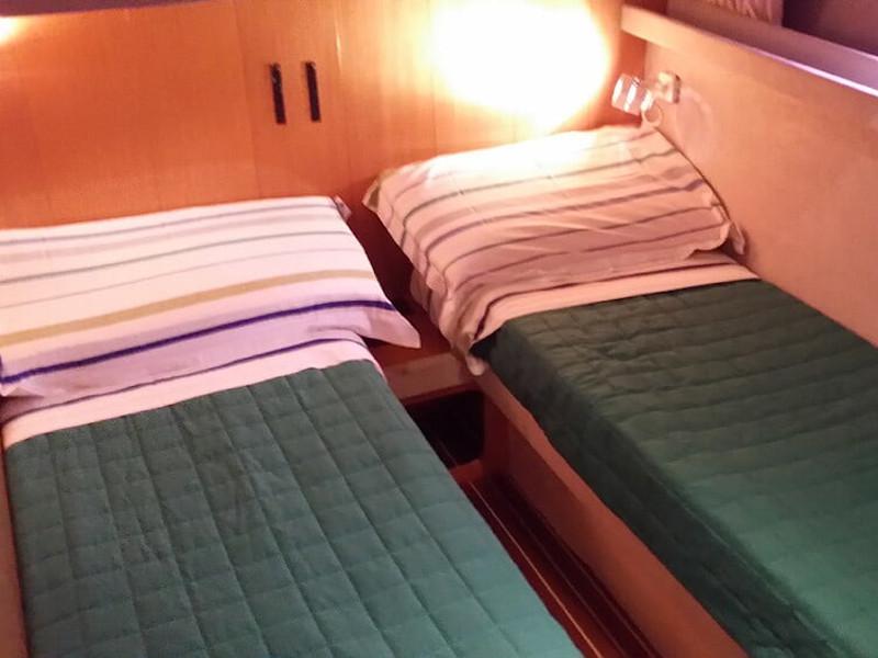 Book yachts online - motorboat - Raffaelli Storm 47S - Isla Balula - rent