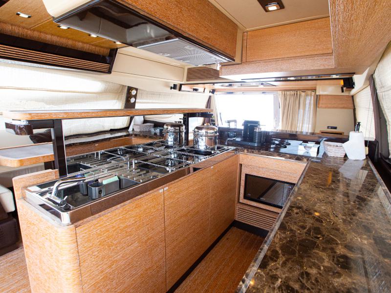 Book yachts online - motorboat - Azimut 64 Flybridge - Copacceti - rent