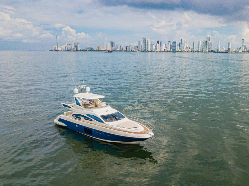 Book yachts online - motorboat - Azimut 64 Flybridge - Copacceti - rent