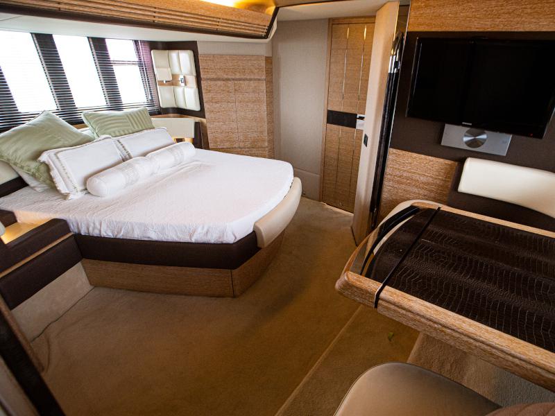 Book yachts online - motorboat - Azimut 64 Flybridge - Copacceti - rent