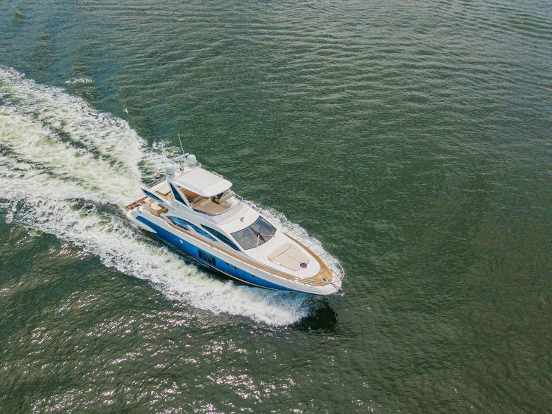 Book yachts online - motorboat - Azimut 64 Flybridge - Copacceti - rent