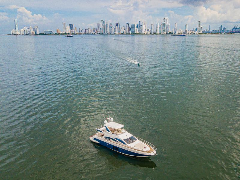 Book yachts online - motorboat - Azimut 64 Flybridge - Copacceti - rent