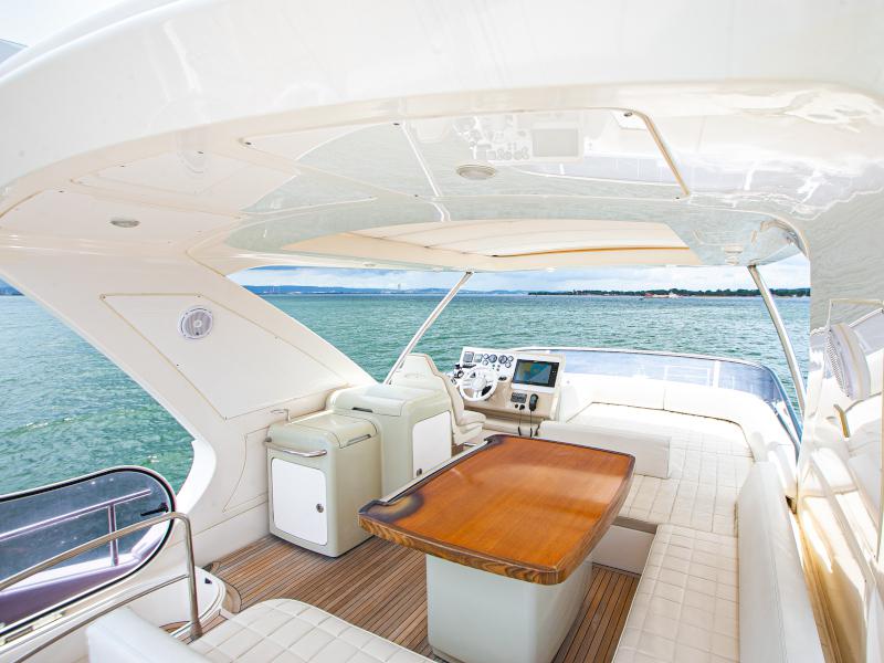 Book yachts online - motorboat - Azimut 64 Flybridge - Copacceti - rent