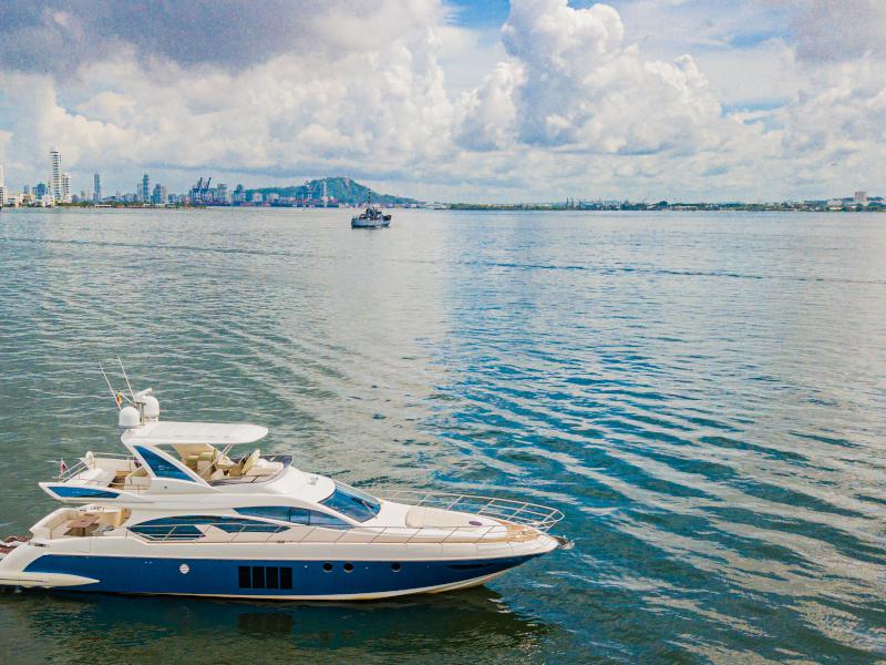 Book yachts online - motorboat - Azimut 64 Flybridge - Copacceti - rent