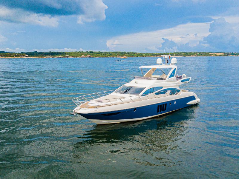 Book yachts online - motorboat - Azimut 64 Flybridge - Copacceti - rent