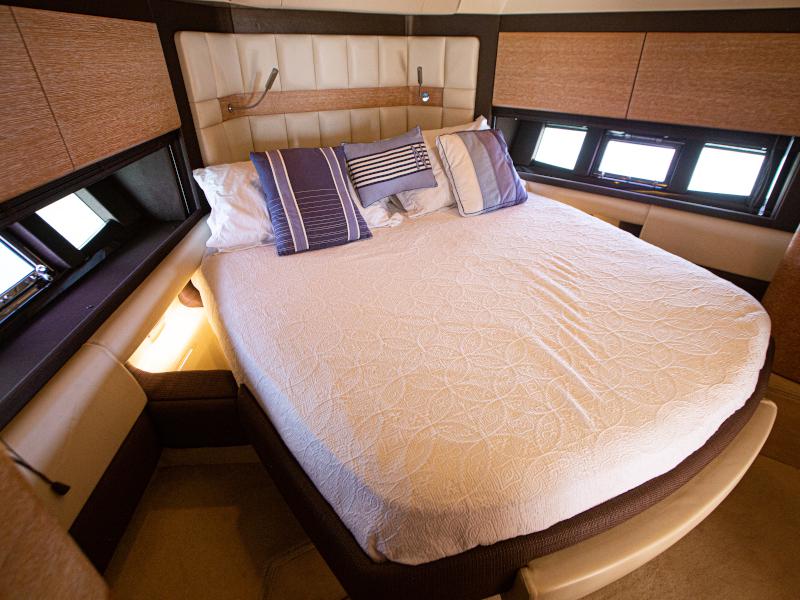 Book yachts online - motorboat - Azimut 64 Flybridge - Copacceti - rent