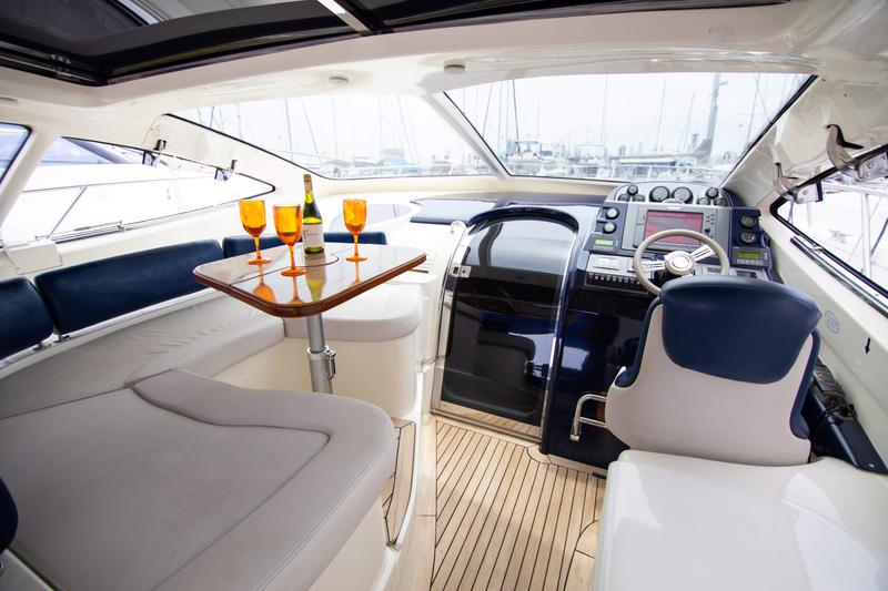 Book yachts online - motorboat - Azimut 55 - Atlantis - rent