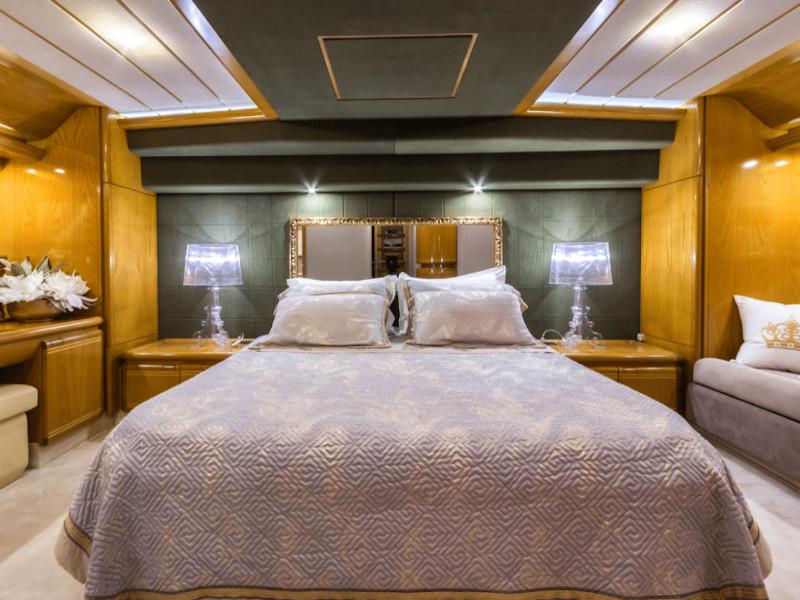 Book yachts online - motorboat - Ferretti 225 - Vento - rent