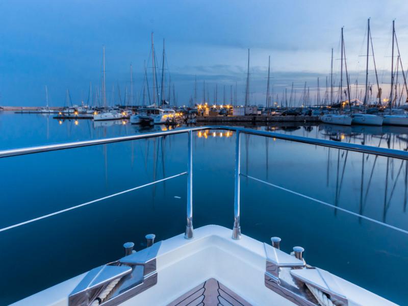 Book yachts online - motorboat - Ferretti 225 - Vento - rent