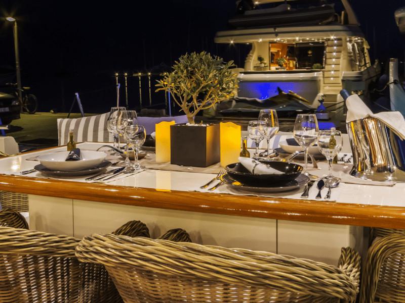 Book yachts online - motorboat - Ferretti 225 - Vento - rent