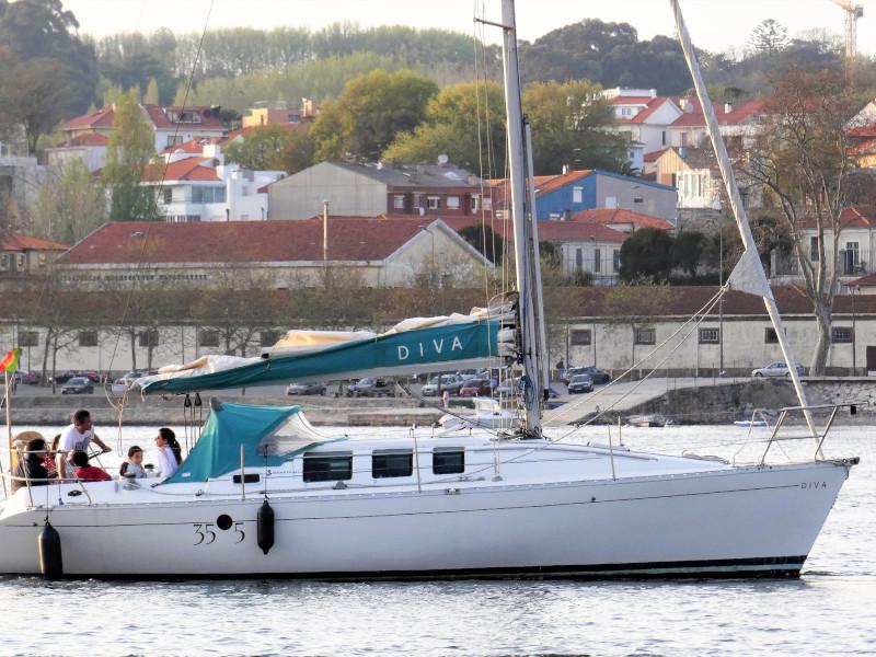 Book yachts online - sailboat - First 35 S5 - Diva - rent