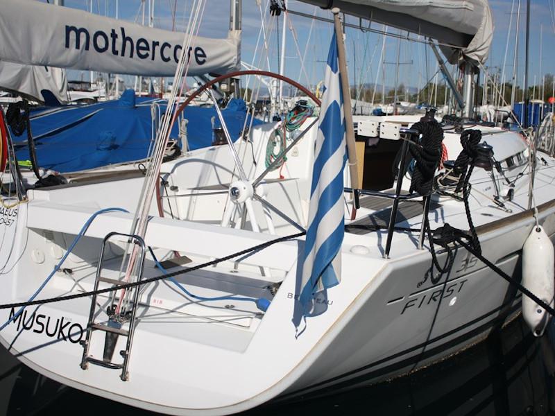 Book yachts online - sailboat - First 35 - MUSUKO - rent