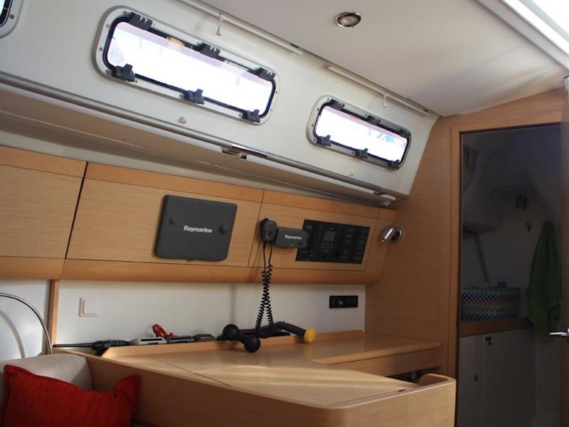 Book yachts online - sailboat - First 35 - MUSUKO - rent