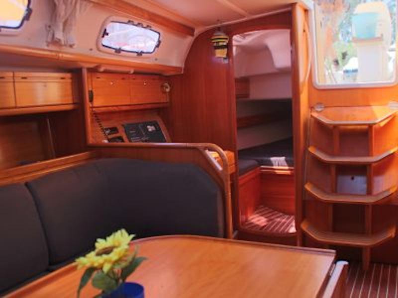 Book yachts online - sailboat - Bavaria 38 Cruiser - Happy Life - rent