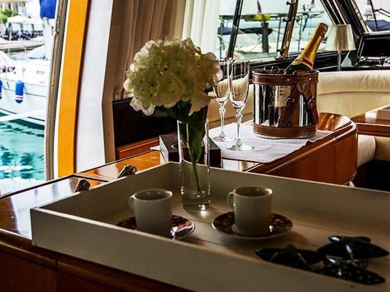 Book yachts online - motorboat - Posillipo Technema 68 - Sofia - rent