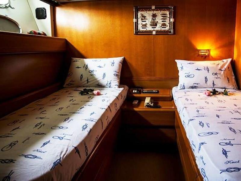 Book yachts online - motorboat - Posillipo Technema 68 - Sofia - rent