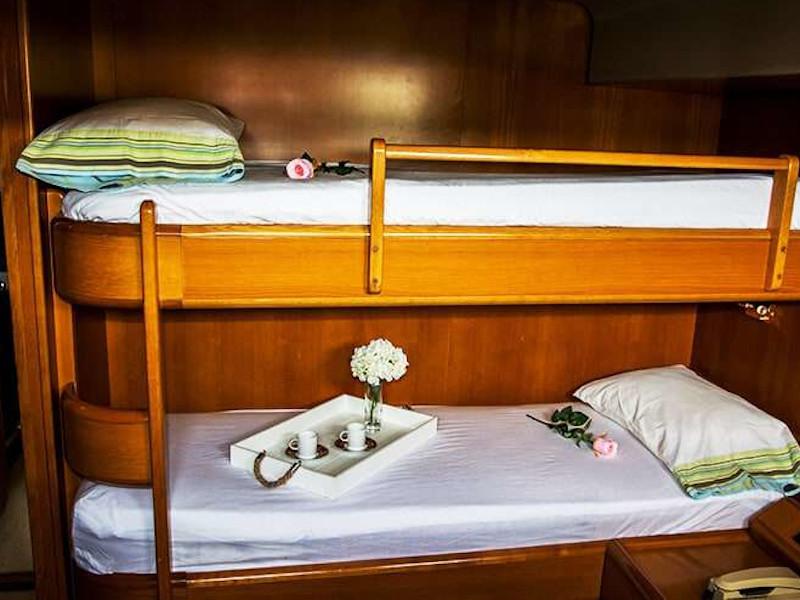 Book yachts online - motorboat - Posillipo Technema 68 - Sofia - rent