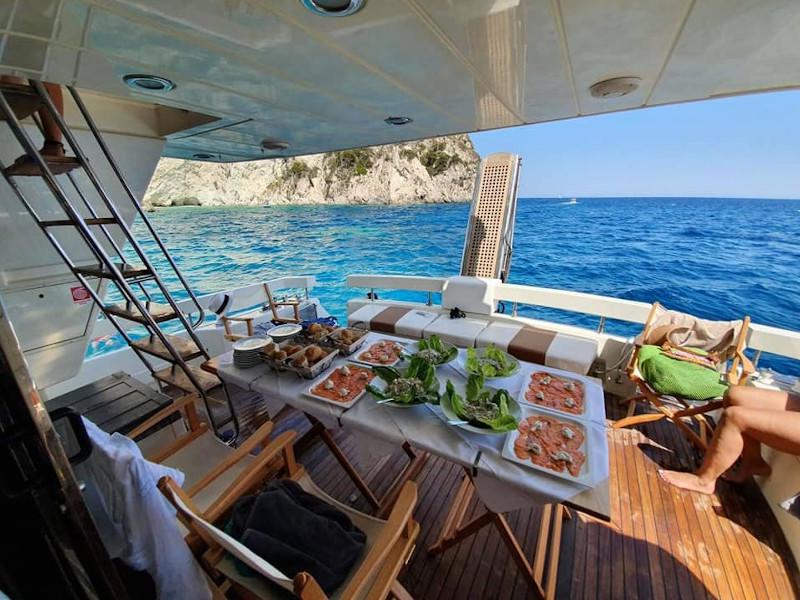 Book yachts online - motorboat - Posillipo Technema 68 - Sofia - rent