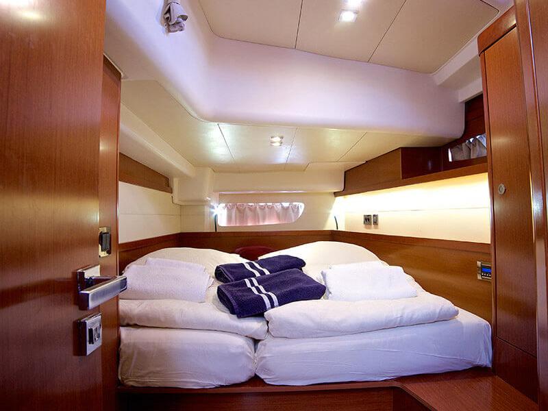 Book yachts online - sailboat - Oceanis 58 - Queen Axiera (crewed) - rent