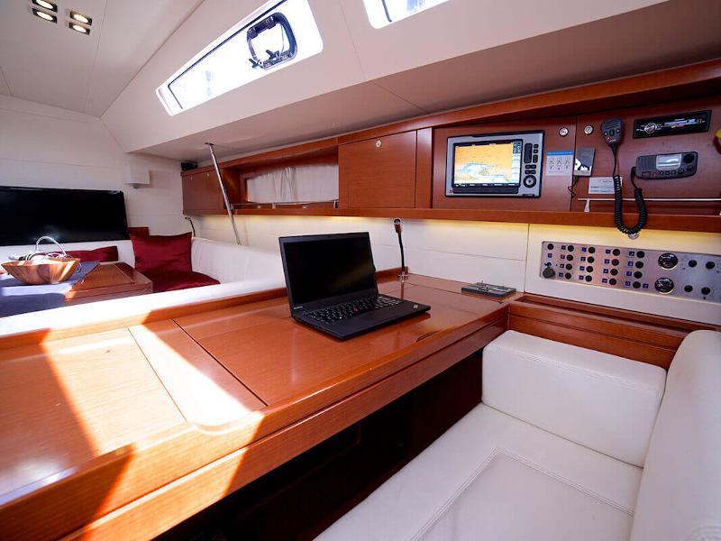 Book yachts online - sailboat - Oceanis 58 - Queen Axiera (crewed) - rent